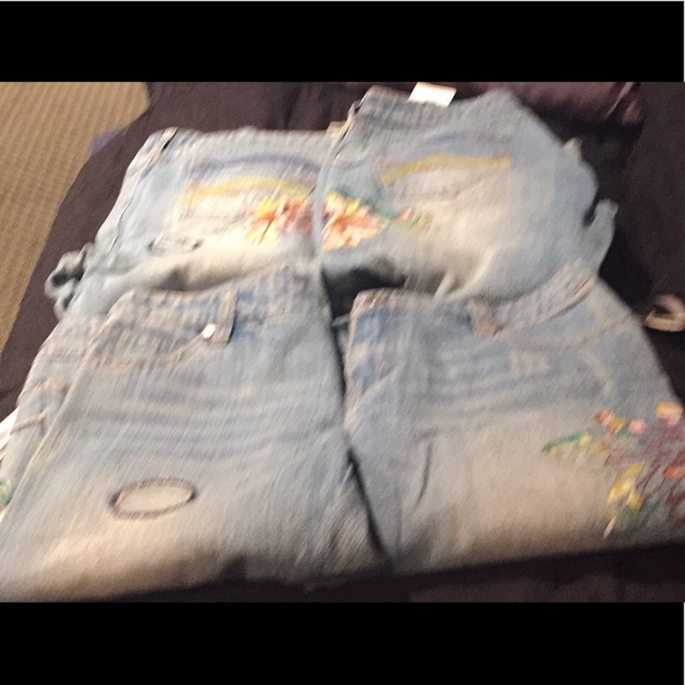 💕💕2X Host Pick💕💕 ⬇️Price Drop⬇️NWT Blue jeans boot cut with embroidery - Picture 2 of 10